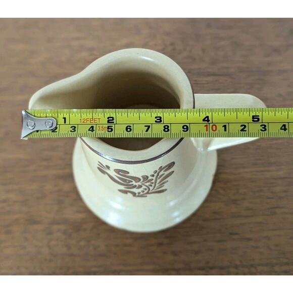 Vintage Pfaltzgraff Village Stoneware Beige Brown Creamer Pitcher USA 6 - 24 - Picture 10 of 11